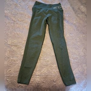 Size Medium Scrunch Butt ECHT leggings